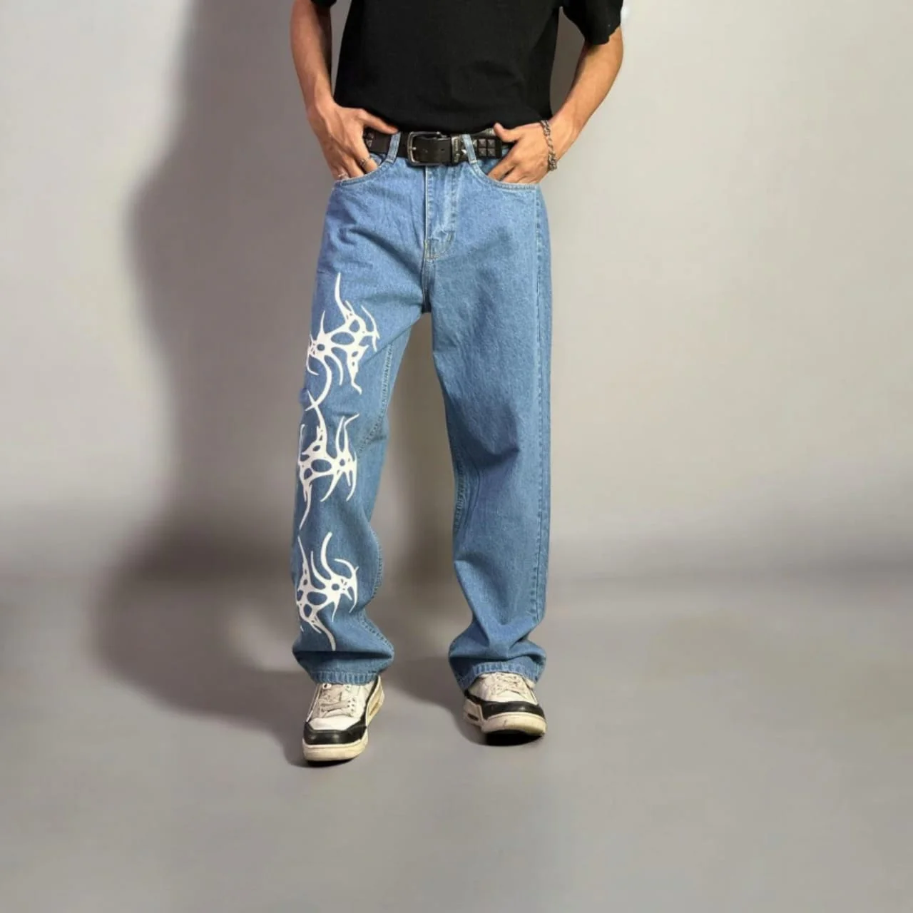 Blue Straight Leg Printed Jeans - Light Wash for Timeless Denim - Image 2